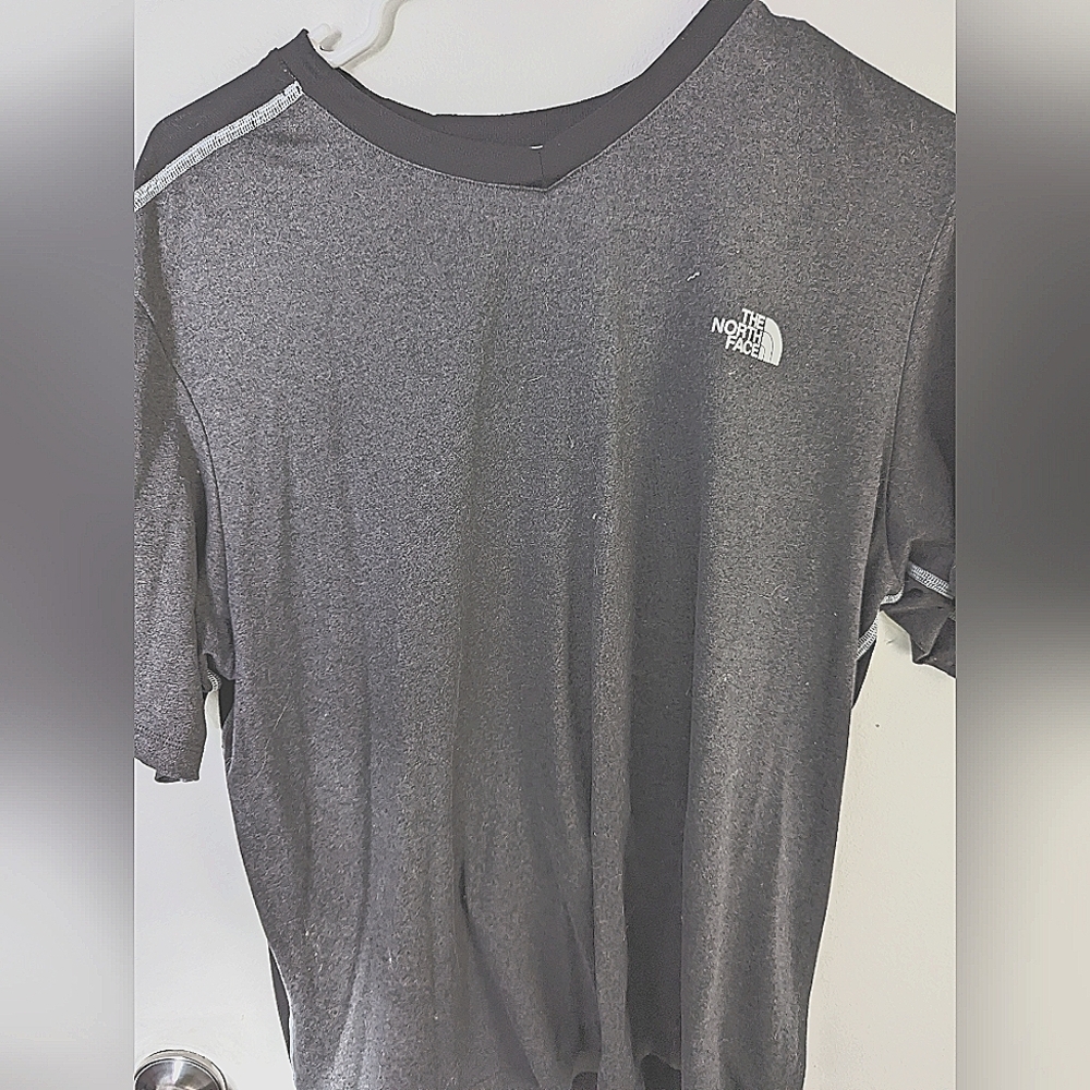 The North Face Men's FlashDry V-Neck Active Tee
